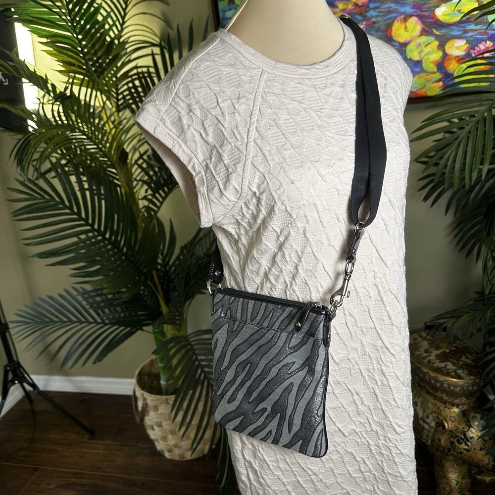 Coach crossbody bag Canvas zebra Black Silver Gray patent trim leather - Picture 9 of 13